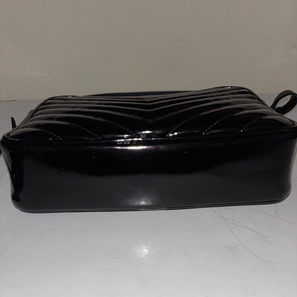 Saint Laurent Lou Medium YSL Monogram Patent Camera Bag- black patent - Picture 4 of 10